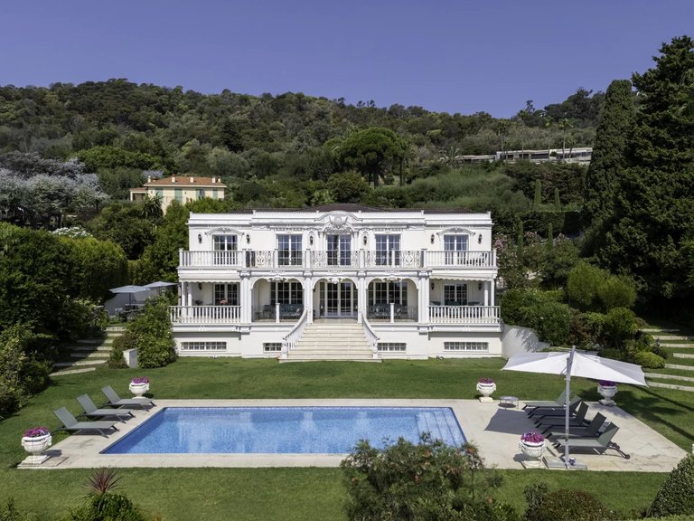 Villa for Sale in Cannes, Cannes Area 1