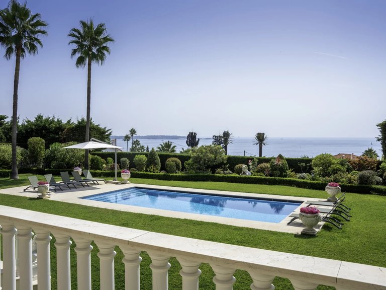 Villa for Sale in Cannes, Cannes Area 2