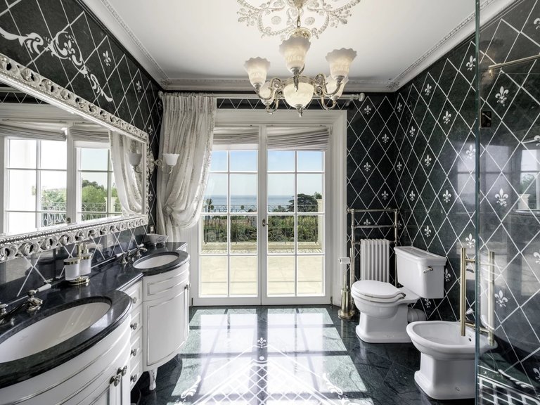 Villa for Sale in Cannes, Cannes Area 11