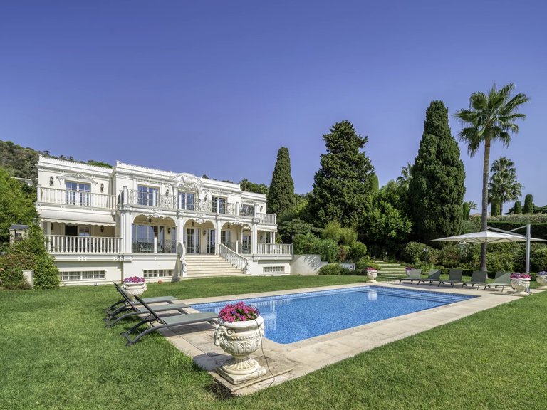 Villa for Sale in Cannes, Cannes Area 3