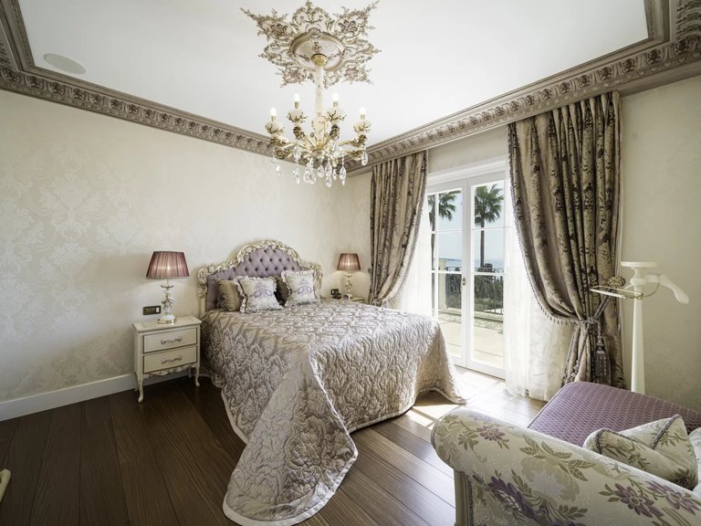 Villa for Sale in Cannes, Cannes Area 10