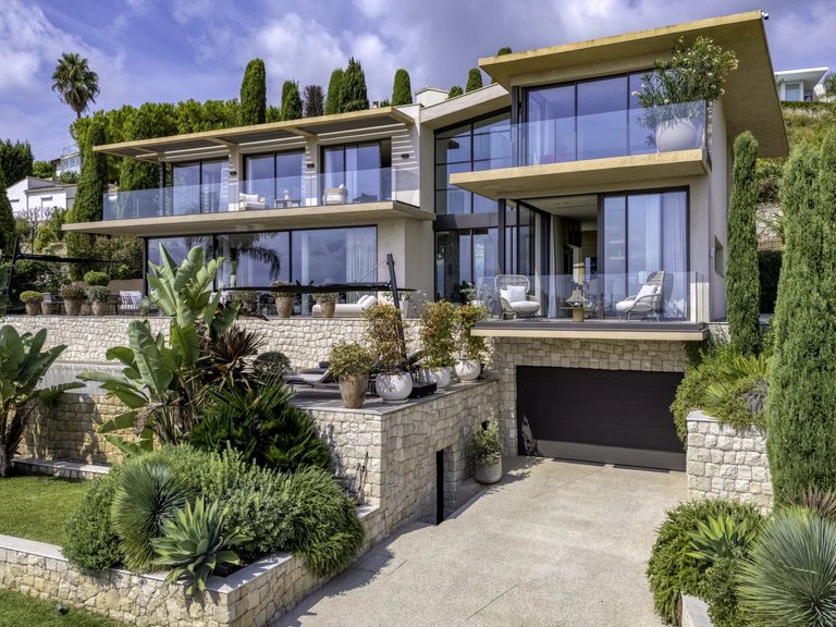 Villa for Sale in Le Golfe Juan, Cannes Area 1