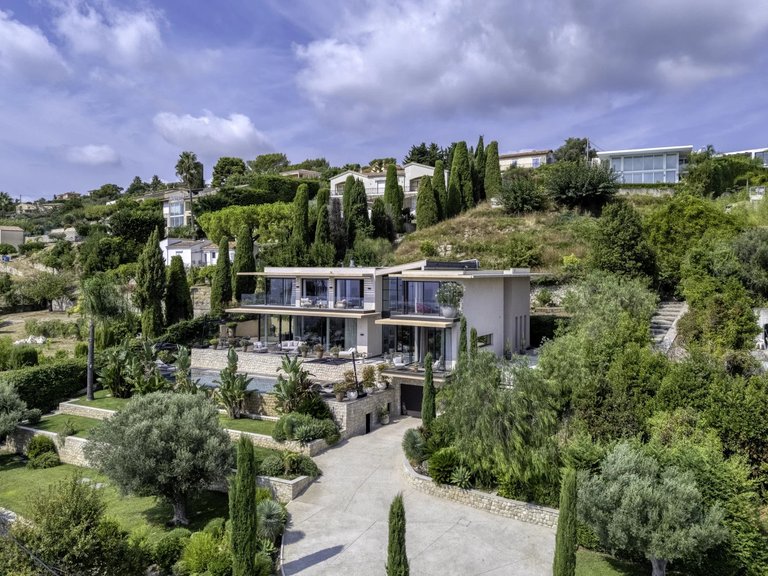 Villa for Sale in Le Golfe Juan, Cannes Area 2
