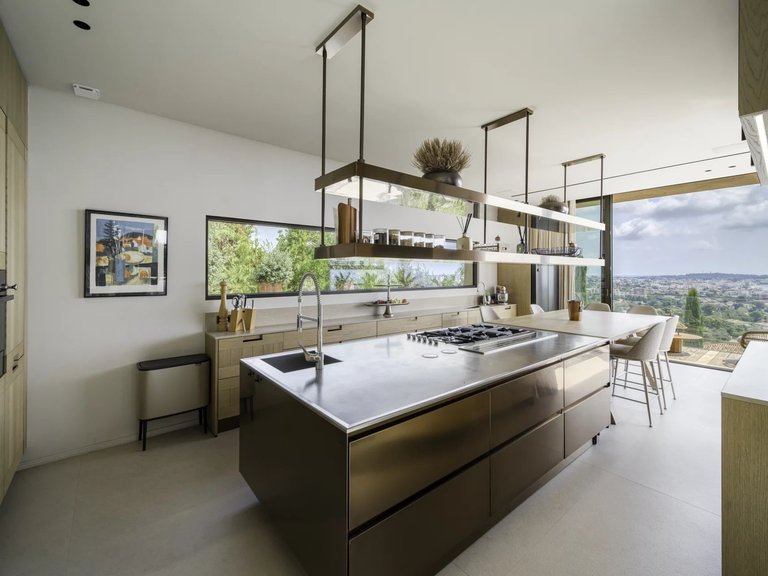 Villa for Sale in Le Golfe Juan, Cannes Area 12