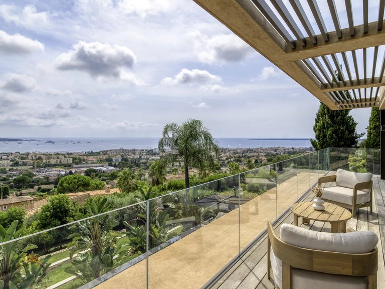 Villa for Sale in Le Golfe Juan, Cannes Area 13