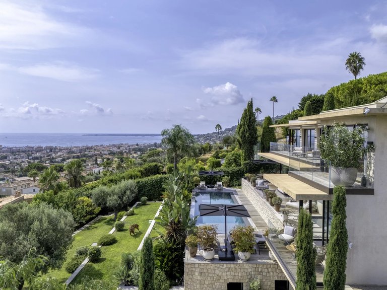 Villa for Sale in Le Golfe Juan, Cannes Area 3