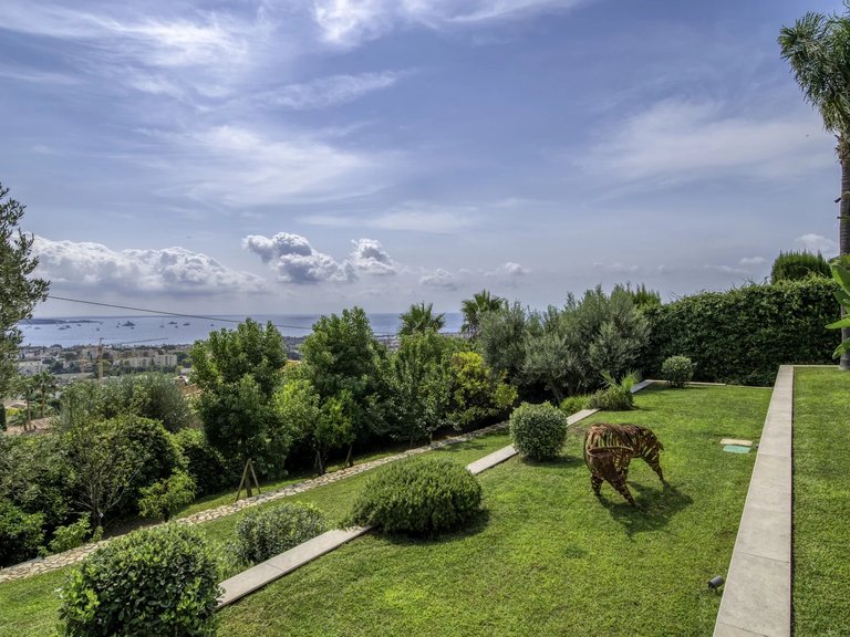 Villa for Sale in Le Golfe Juan, Cannes Area 7