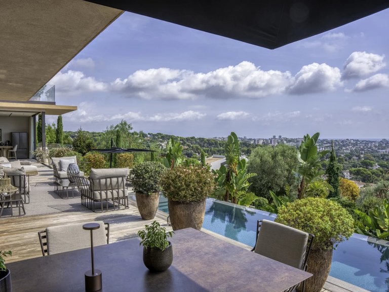 Villa for Sale in Le Golfe Juan, Cannes Area 8