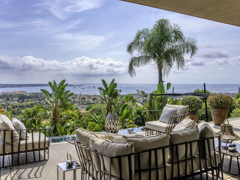 Villa for Sale in Le Golfe Juan, Cannes Area 9