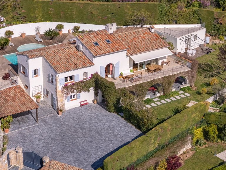 Villa for Sale in Le Golfe Juan, Antibes Area 1