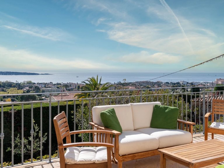 Villa for Sale in Le Golfe Juan, Antibes Area 2