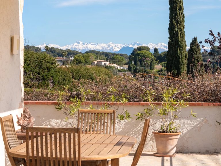 Villa for Sale in Le Golfe Juan, Antibes Area 3