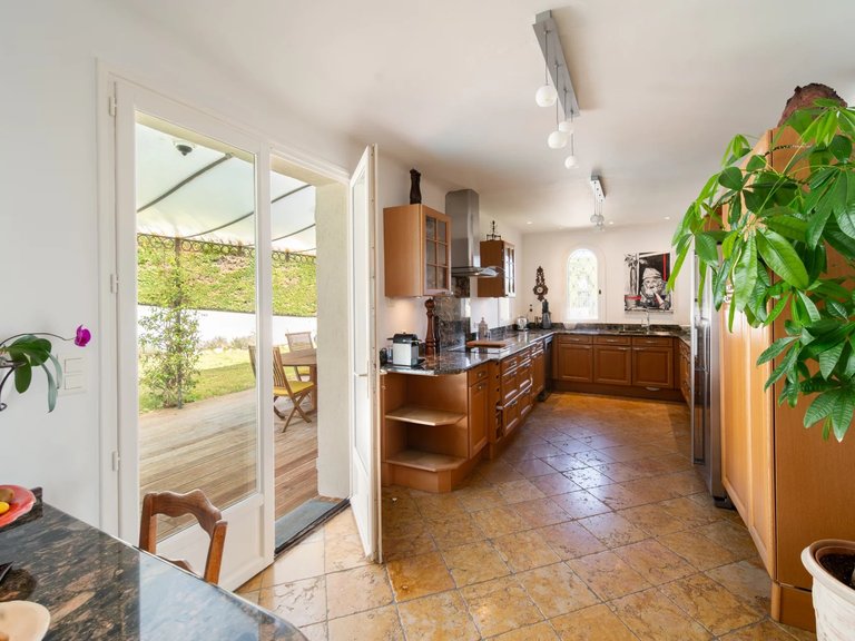 Villa for Sale in Le Golfe Juan, Antibes Area 10