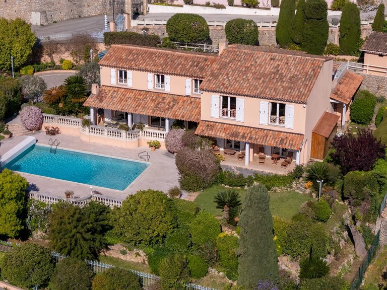 Villa for Sale in Le Golfe Juan, Antibes Area 1