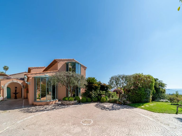 Villa for Sale in Le Golfe Juan, Antibes Area 3