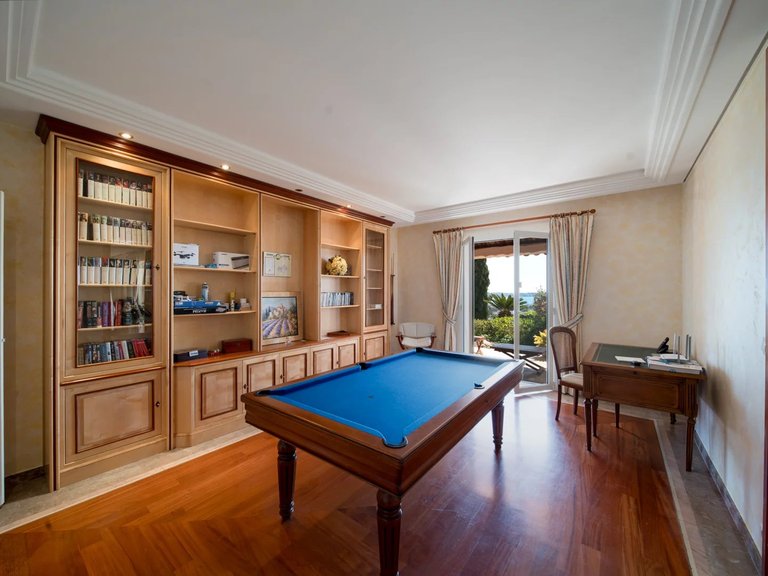 Villa for Sale in Le Golfe Juan, Antibes Area 9
