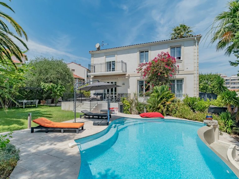 Villa for Sale in Cannes, Cannes Area 1