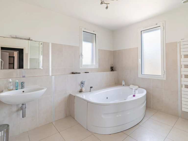 Villa for Sale in Cannes, Cannes Area 12