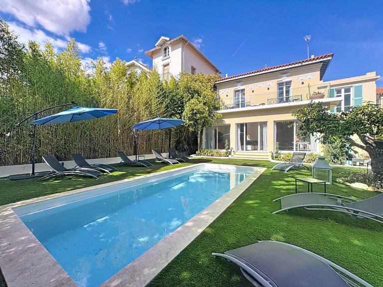 Villa for Sale in Cannes, Cannes Area 1