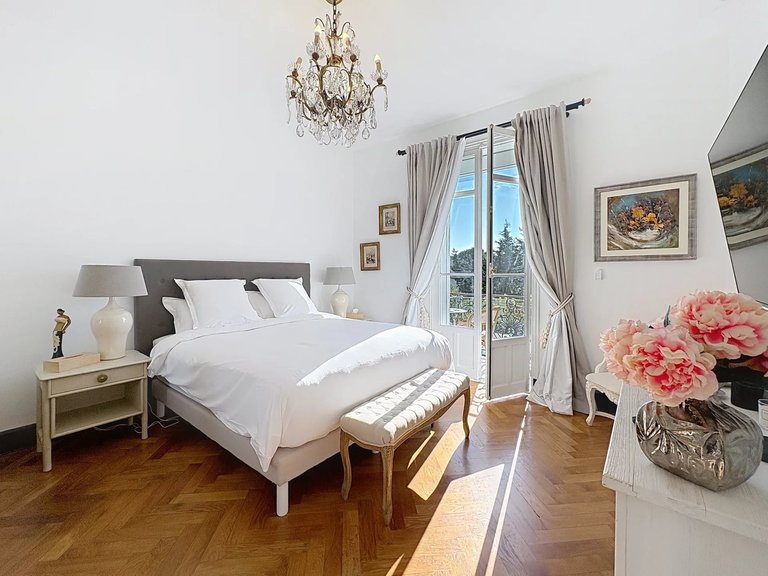 Villa for Sale in Cannes, Cannes Area 11