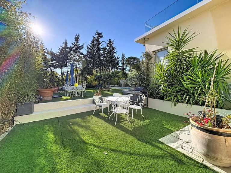 Villa for Sale in Cannes, Cannes Area 16