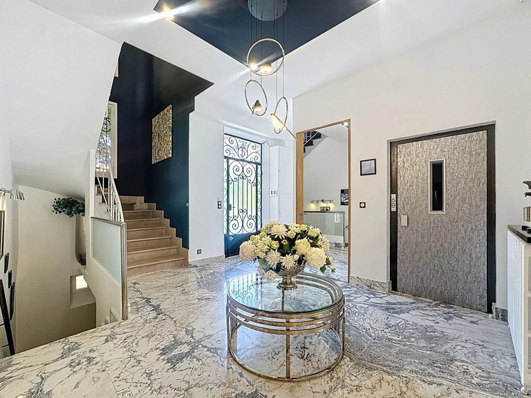Villa for Sale in Cannes, Cannes Area 3