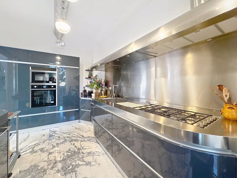 Villa for Sale in Cannes, Cannes Area 7