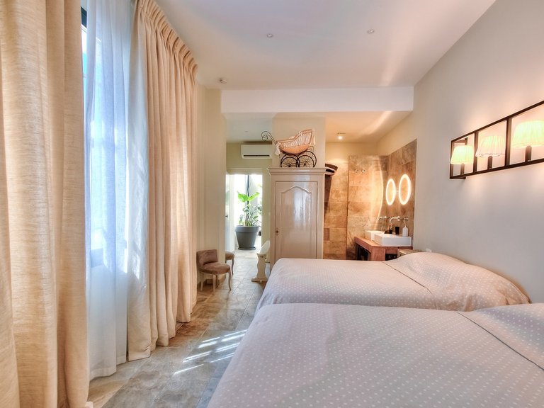 Villa for Sale in Cannes, Cannes Area 6