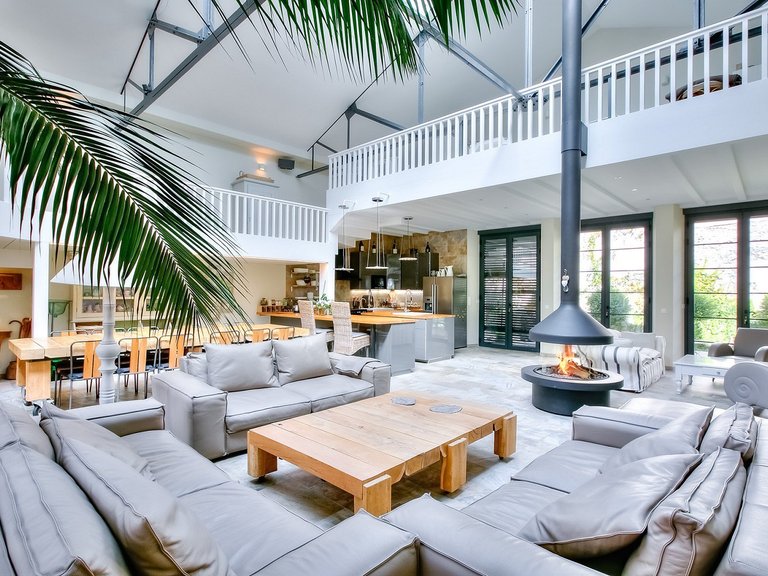 Villa for Sale in Cannes, Cannes Area 1