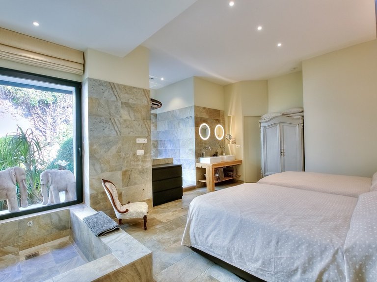 Villa for Sale in Cannes, Cannes Area 7