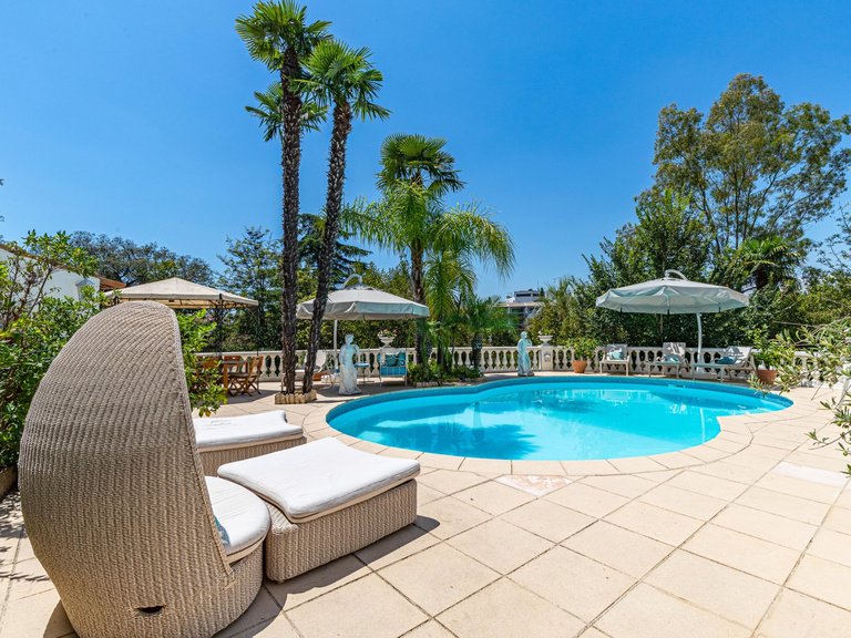 Villa for Sale in Cannes, Cannes Area 2