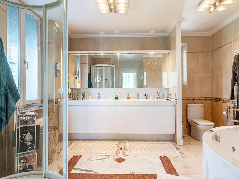 Villa for Sale in Cannes, Cannes Area 8