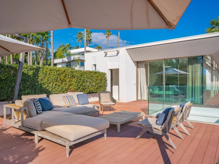 Villa for Sale in Cannes, Cannes Area 18