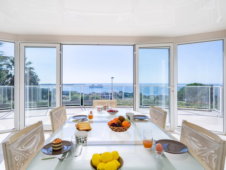 Villa for Sale in Cannes, Cannes Area 2