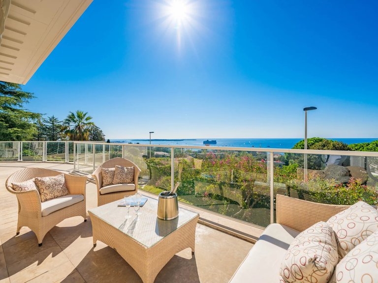 Villa for Sale in Cannes, Cannes Area 3