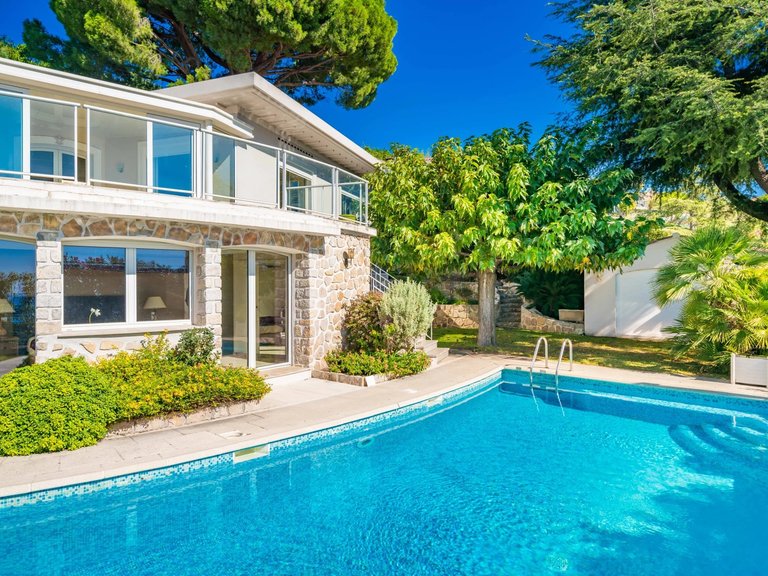 Villa for Sale in Cannes, Cannes Area 8
