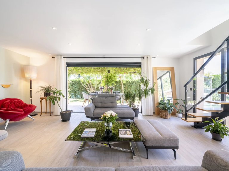 Villa for Sale in Antibes, Antibes Area 2
