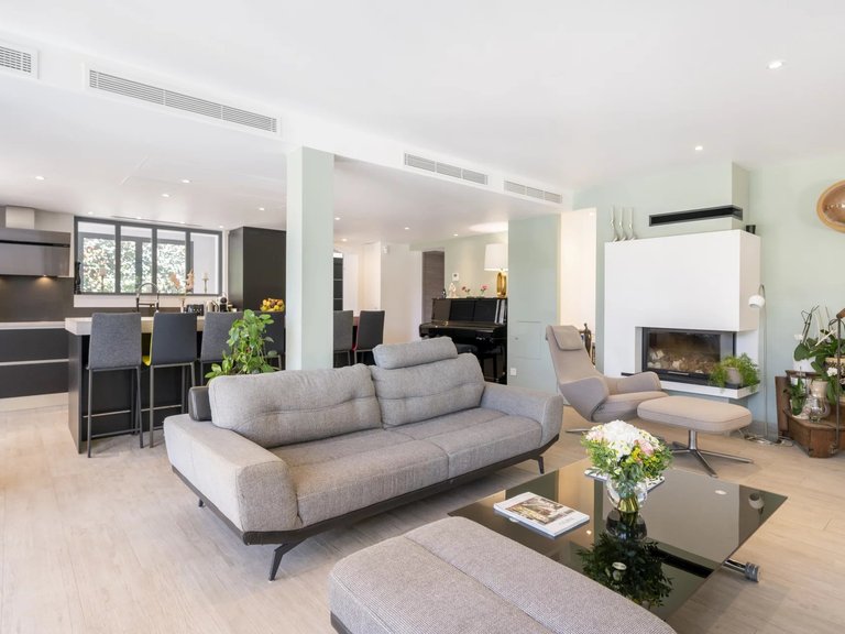 Villa for Sale in Antibes, Antibes Area 5