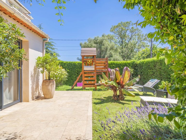 Villa for Sale in Antibes, Antibes Area 8