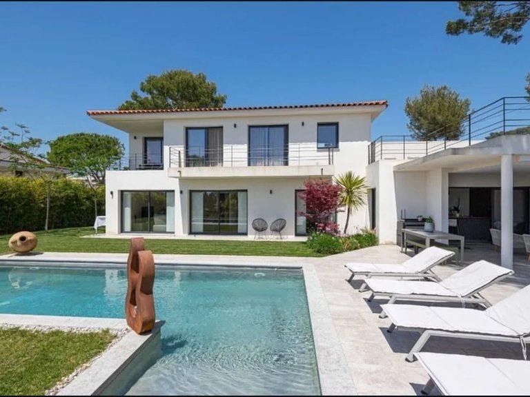 Villa for Sale in Le Cannet, Cannes Area 1