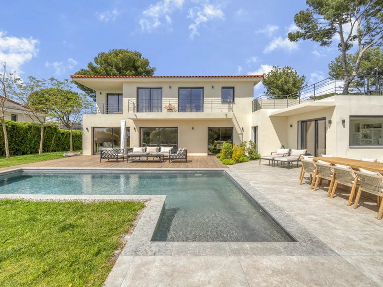 Villa for Sale in Le Cannet, Cannes Area 3