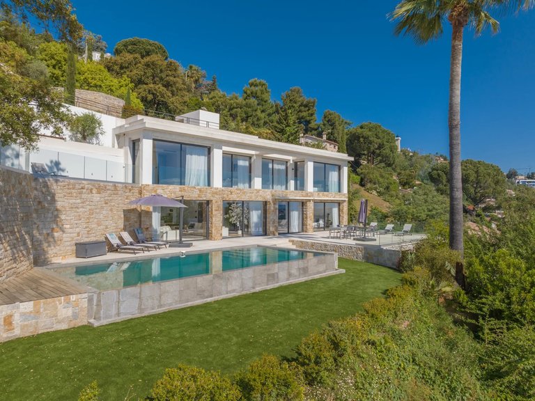 Villa for Sale in Cannes, Cannes Area 1