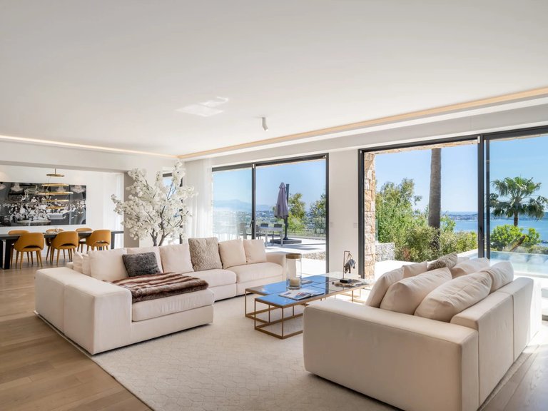 Villa for Sale in Cannes, Cannes Area 2