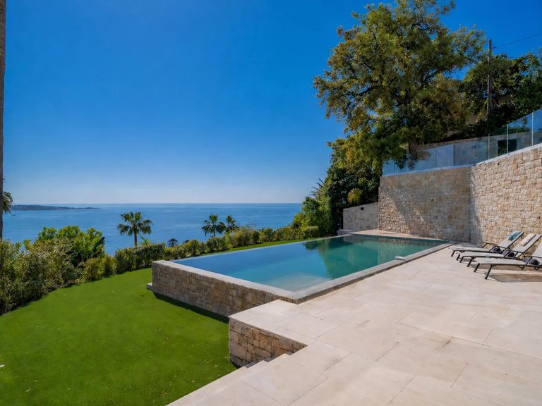 Villa for Sale in Cannes, Cannes Area 11