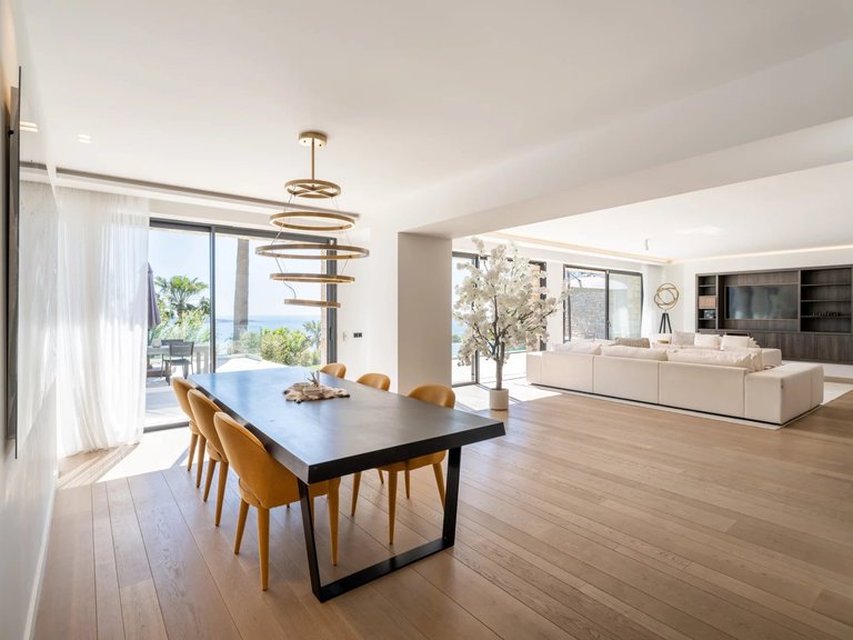 Villa for Sale in Cannes, Cannes Area 13