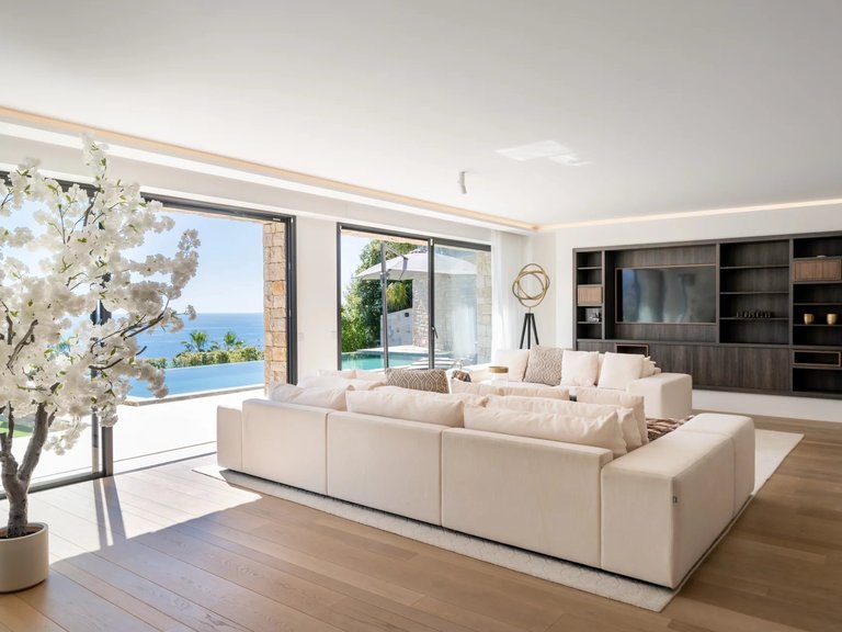 Villa for Sale in Cannes, Cannes Area 8