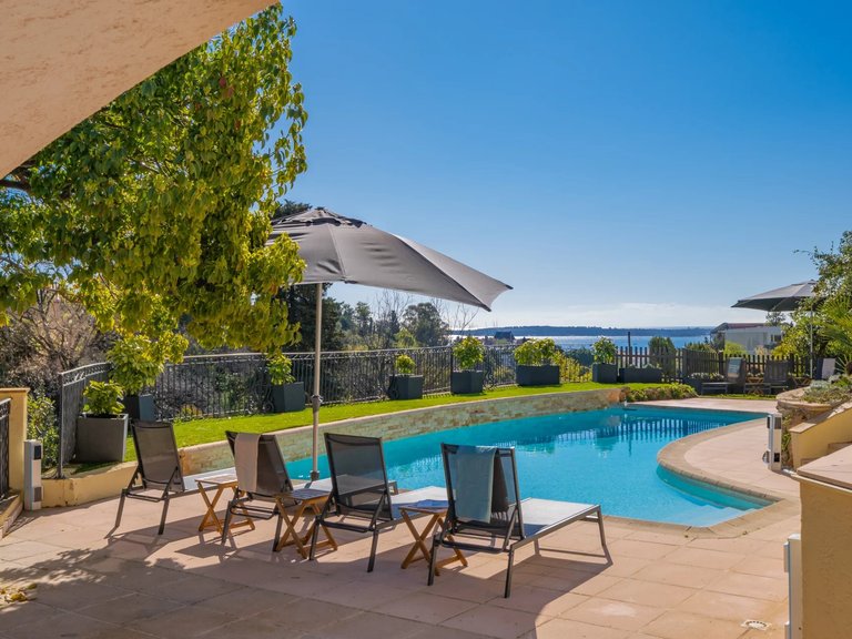 Villa for Sale in Cannes, Cannes Area 2
