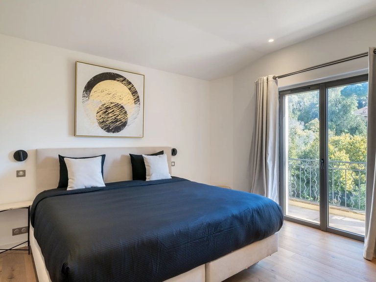Villa for Sale in Cannes, Cannes Area 16