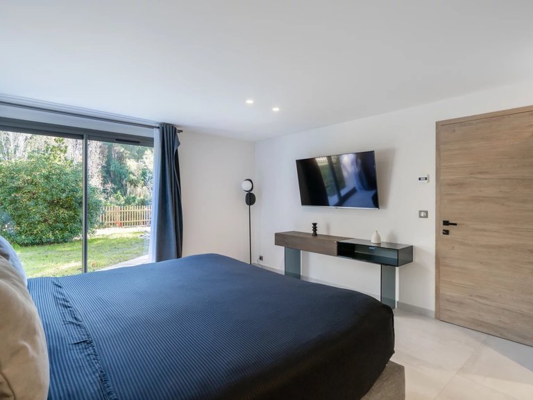 Villa for Sale in Cannes, Cannes Area 20