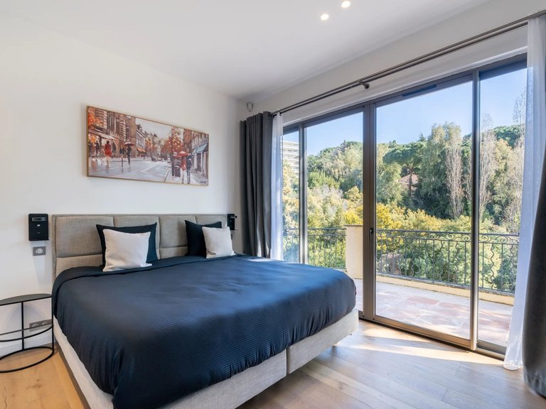 Villa for Sale in Cannes, Cannes Area 10